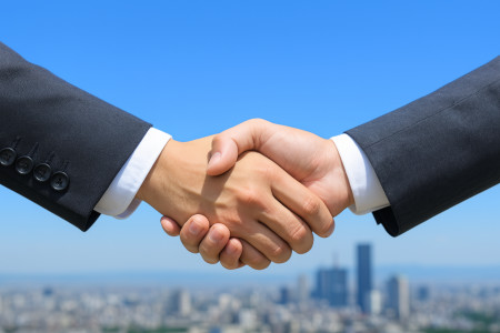 社会保険労務士との契約はいつ行うべきかイメージ画像